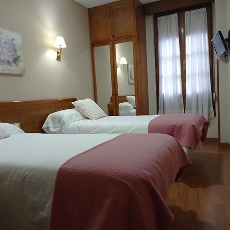 Hotel Los Robles Onís المظهر الخارجي الصورة