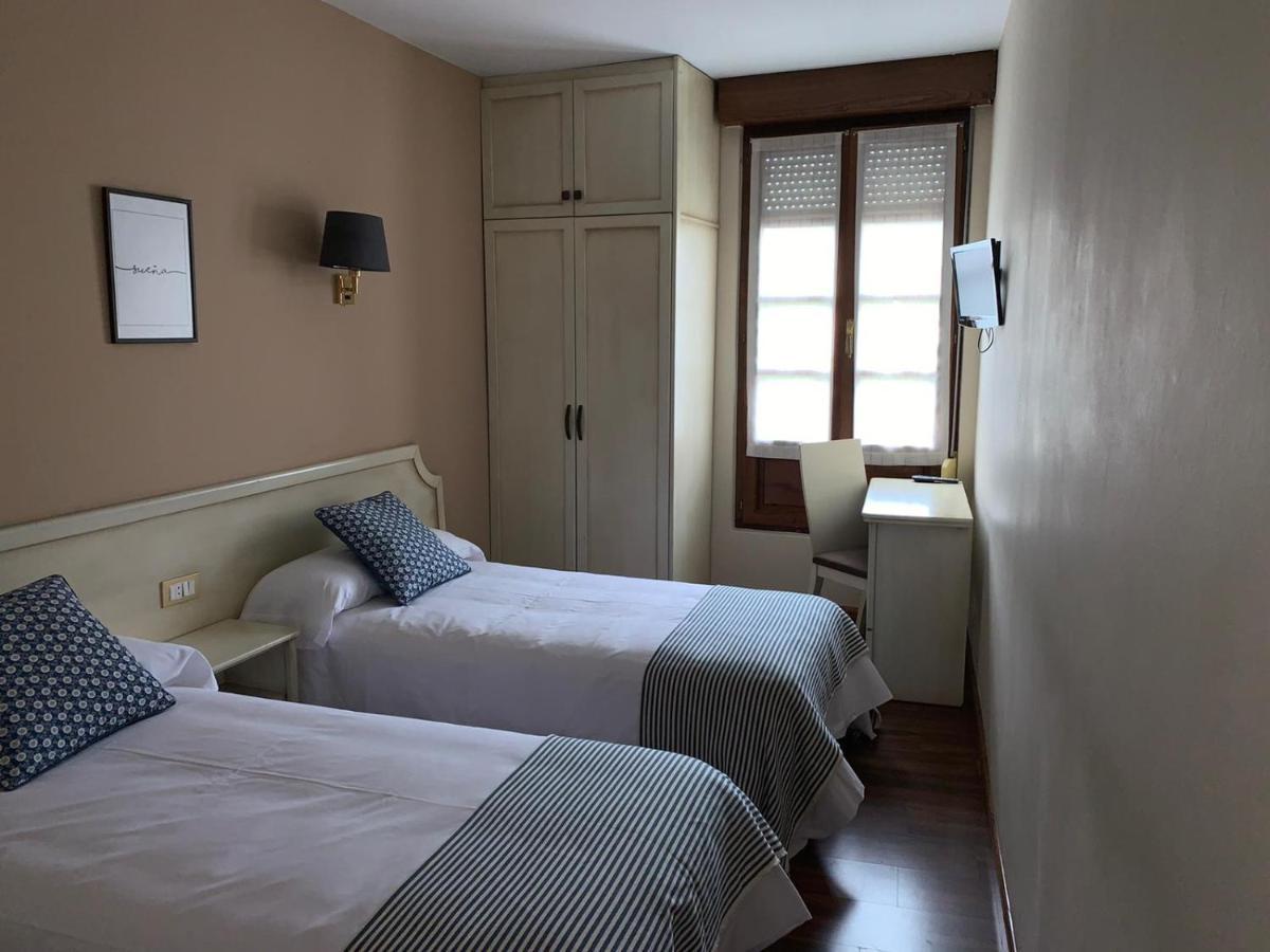 Hotel Los Robles Onís المظهر الخارجي الصورة