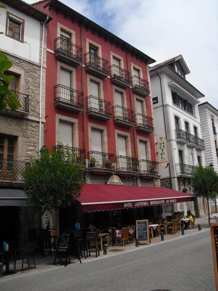 Hotel Los Robles Onís المظهر الخارجي الصورة