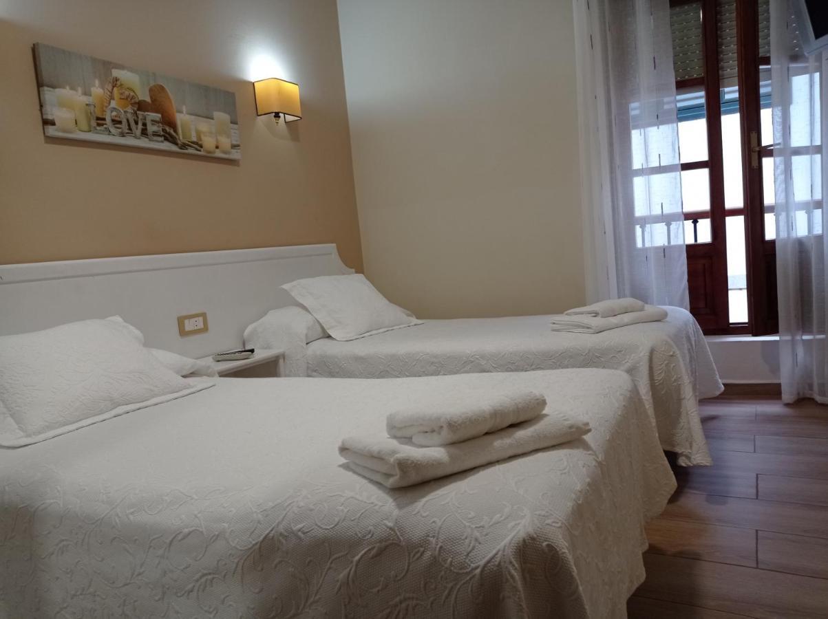 Hotel Los Robles Onís المظهر الخارجي الصورة