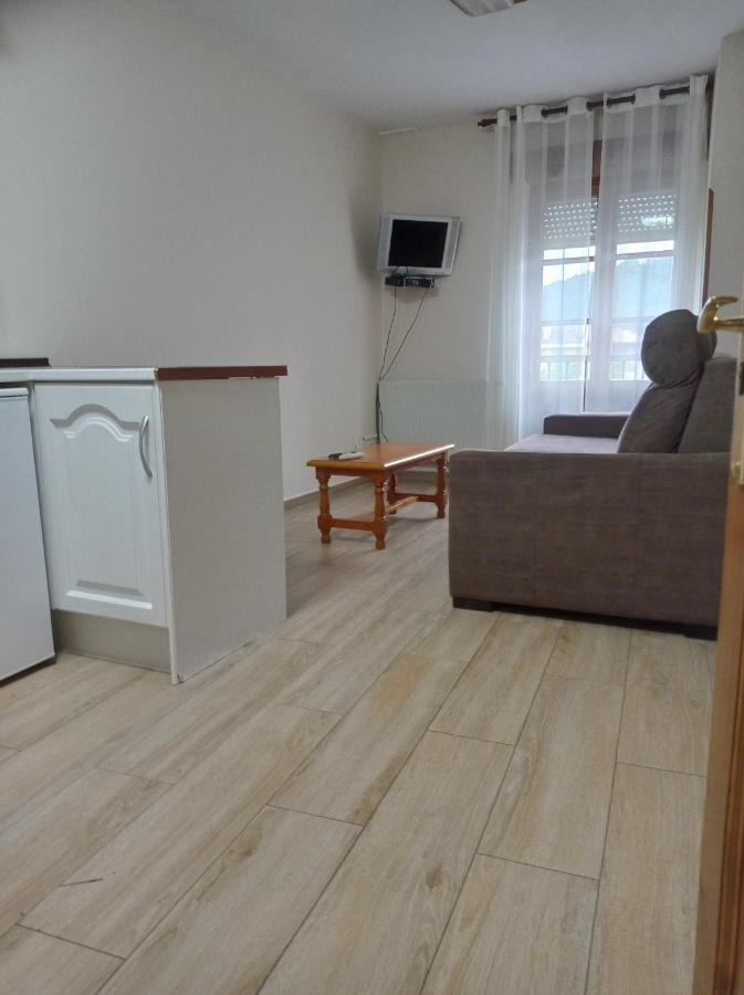 Hotel Los Robles Onís المظهر الخارجي الصورة