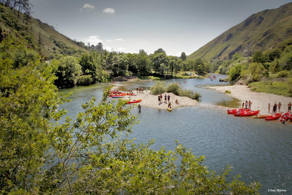 Hotel Los Robles Onís الغرفة الصورة